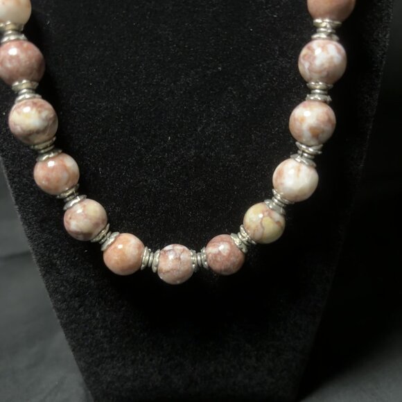 Agate Necklace in Brown tones. Discount Shipping - Picture 2 of 3